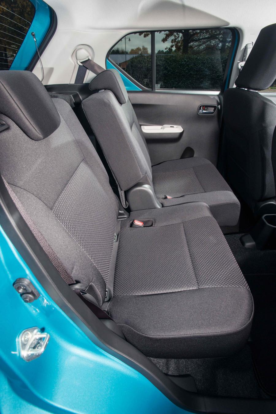 Интерьер Suzuki Ignis SZ5 2016 года  (UK) (фото 15 из 43)